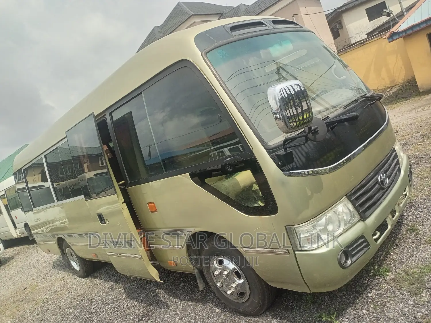 Toyota Coaster 2013 Gold