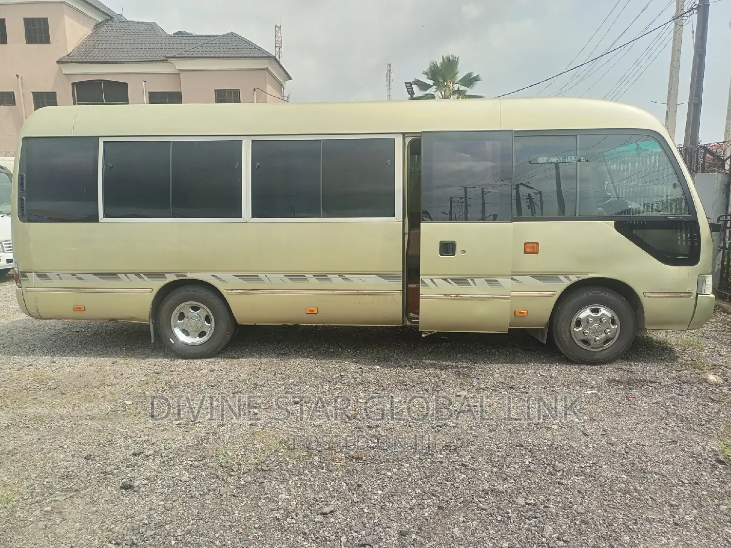 Toyota Coaster 2013 Gold