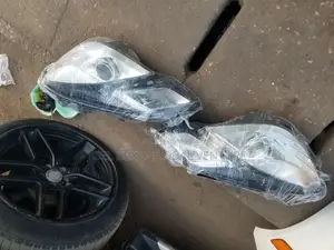E350 2010 Set of Headlights