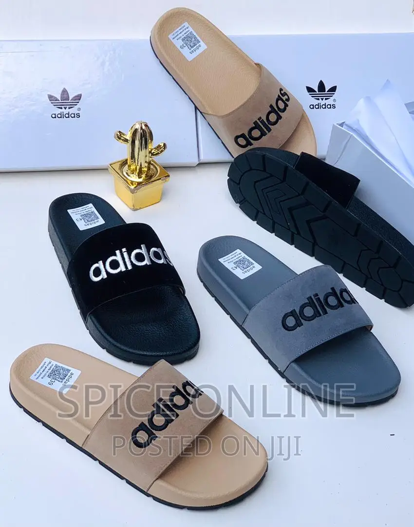 Tm: Adidas Slides