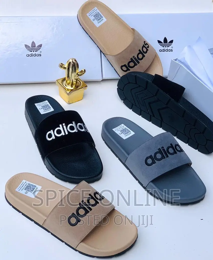 Tm: Adidas Slides