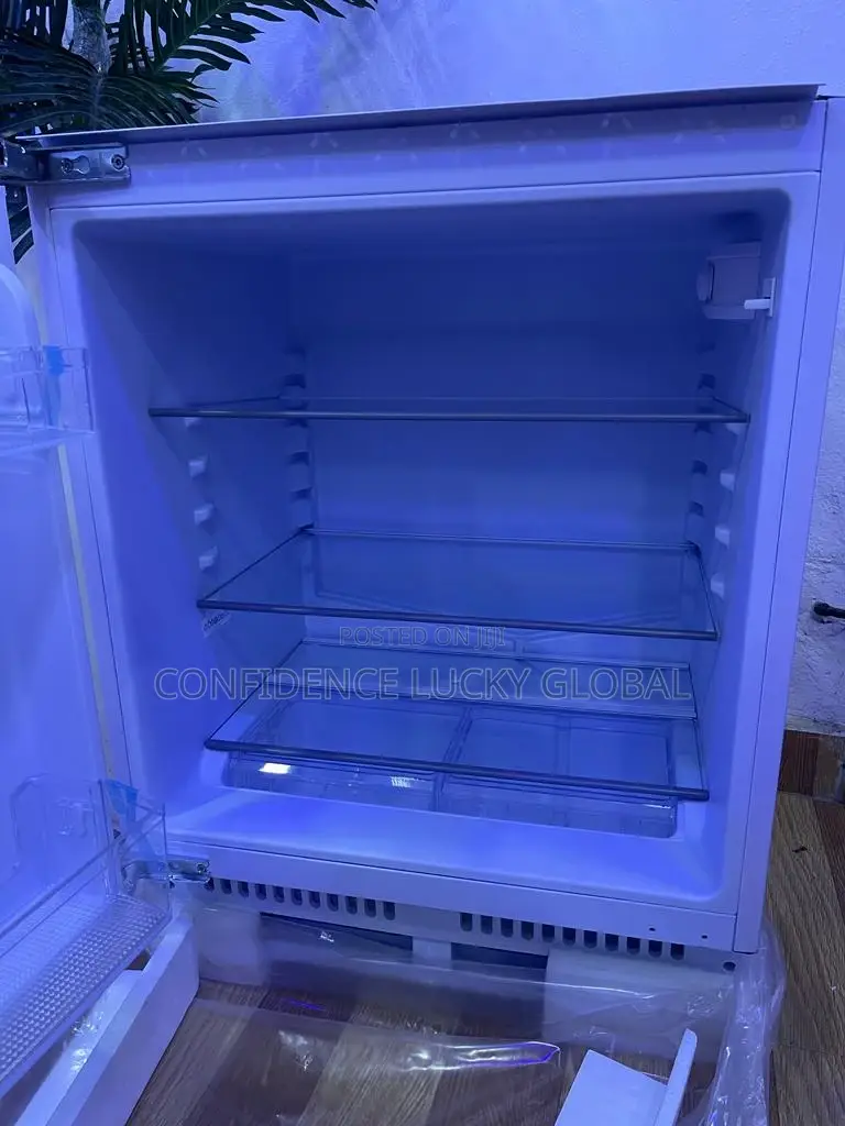 Candy Cru 160E Intergrated 60cm Fridge