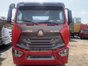 Foreign Used Howo Tractor Head Truck, 10 Tires.