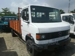 Benz 711 D Pickup 6 Tyres Foreign Used