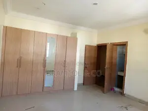 4bdrm Townhouse / Terrace in Durumi for rent