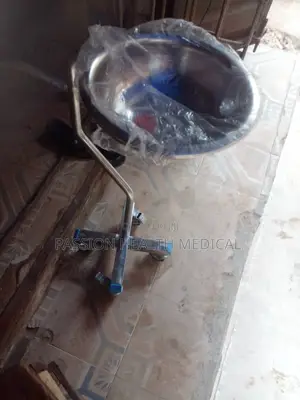 Bowl With Stand