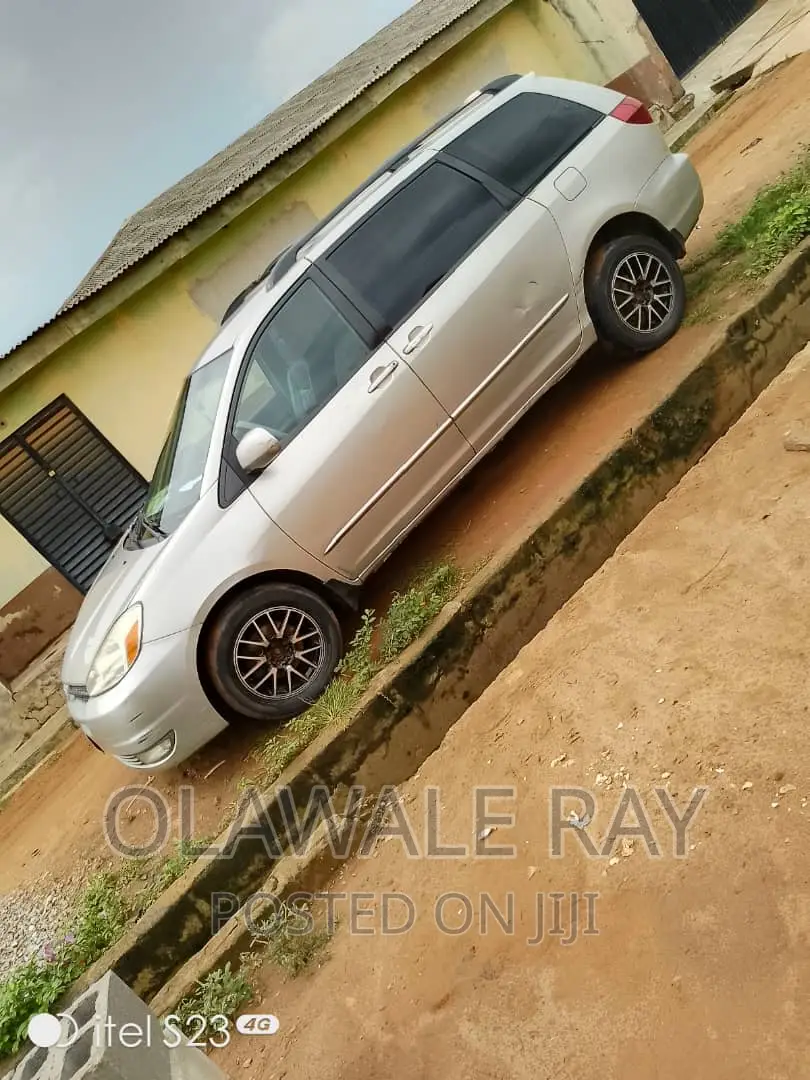 For Hire Toyota Sienna 2005/2010