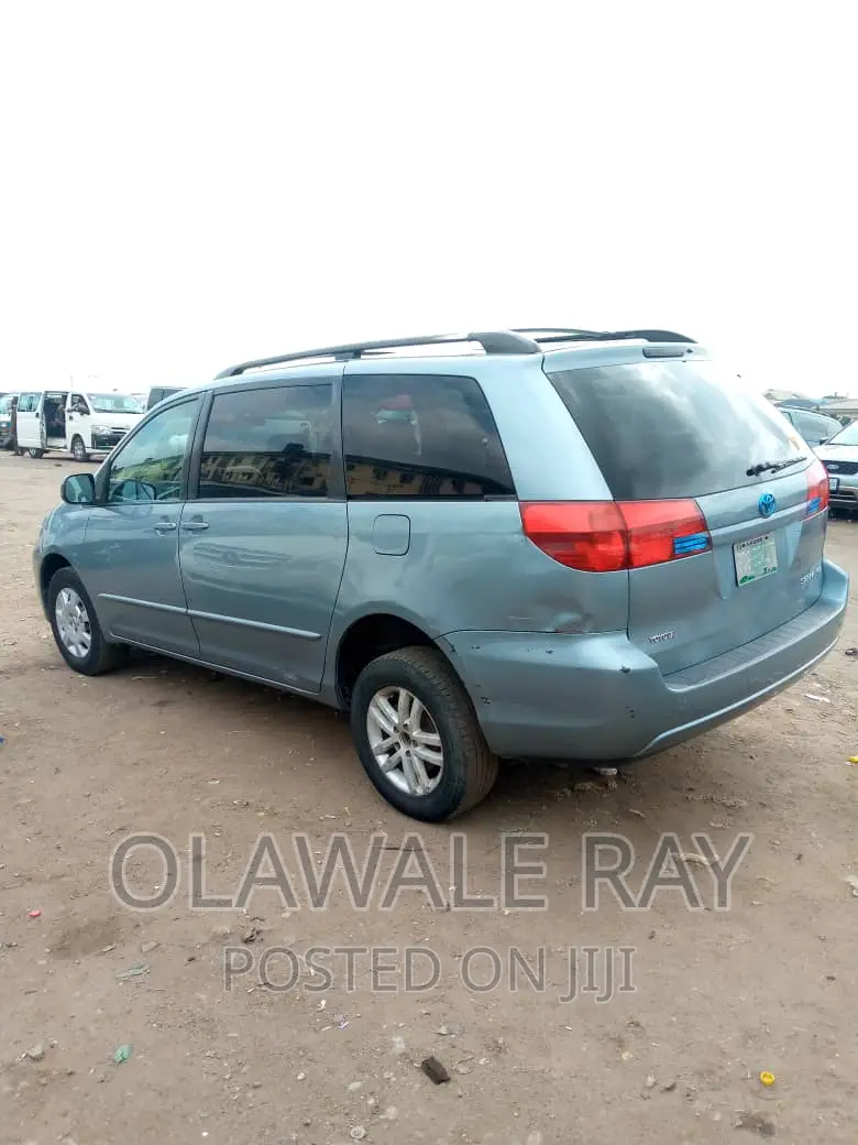 For Hire Toyota Sienna 2005/2010