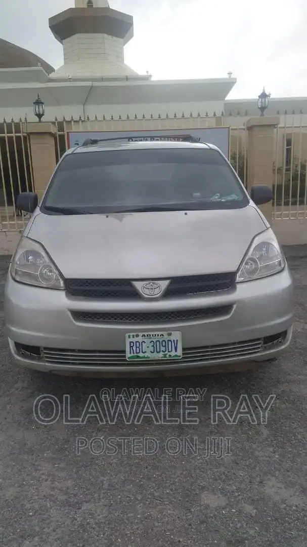 For Hire Toyota Sienna 2005/2010