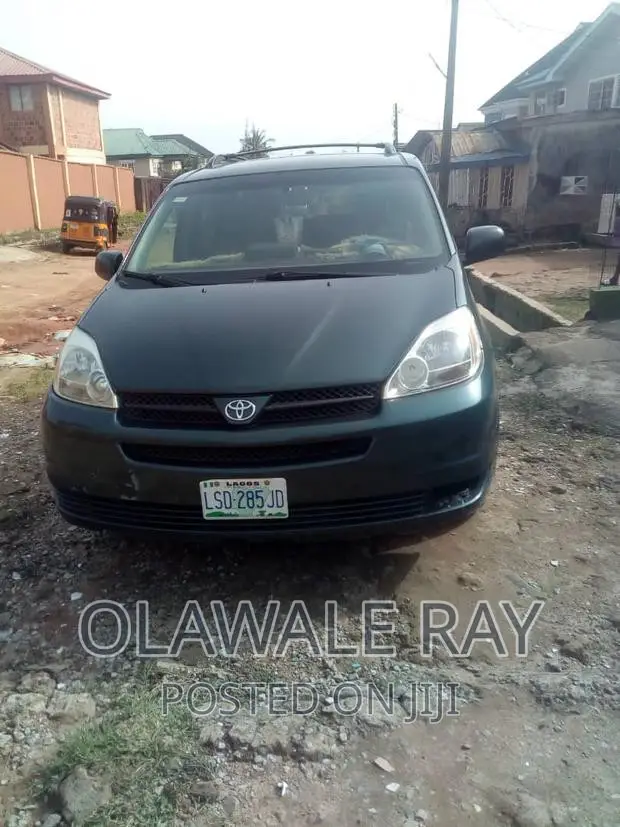 For Hire Toyota Sienna 2005/2010