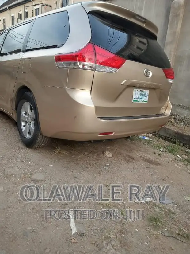 For Hire Toyota Sienna 2005/2010