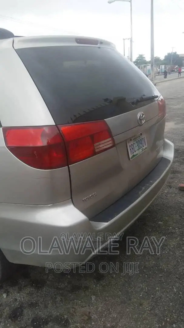 For Hire Toyota Sienna 2005/2010