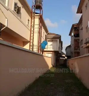 4bdrm Duplex in Chevron for sale