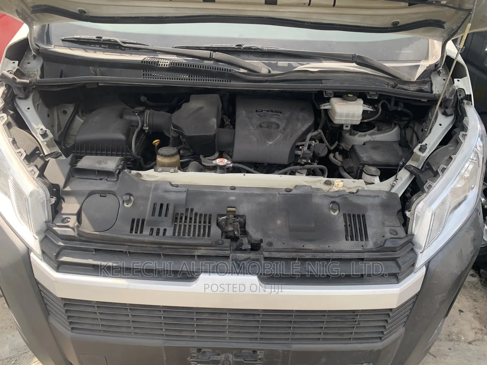 Toyota HiAce 2019 White