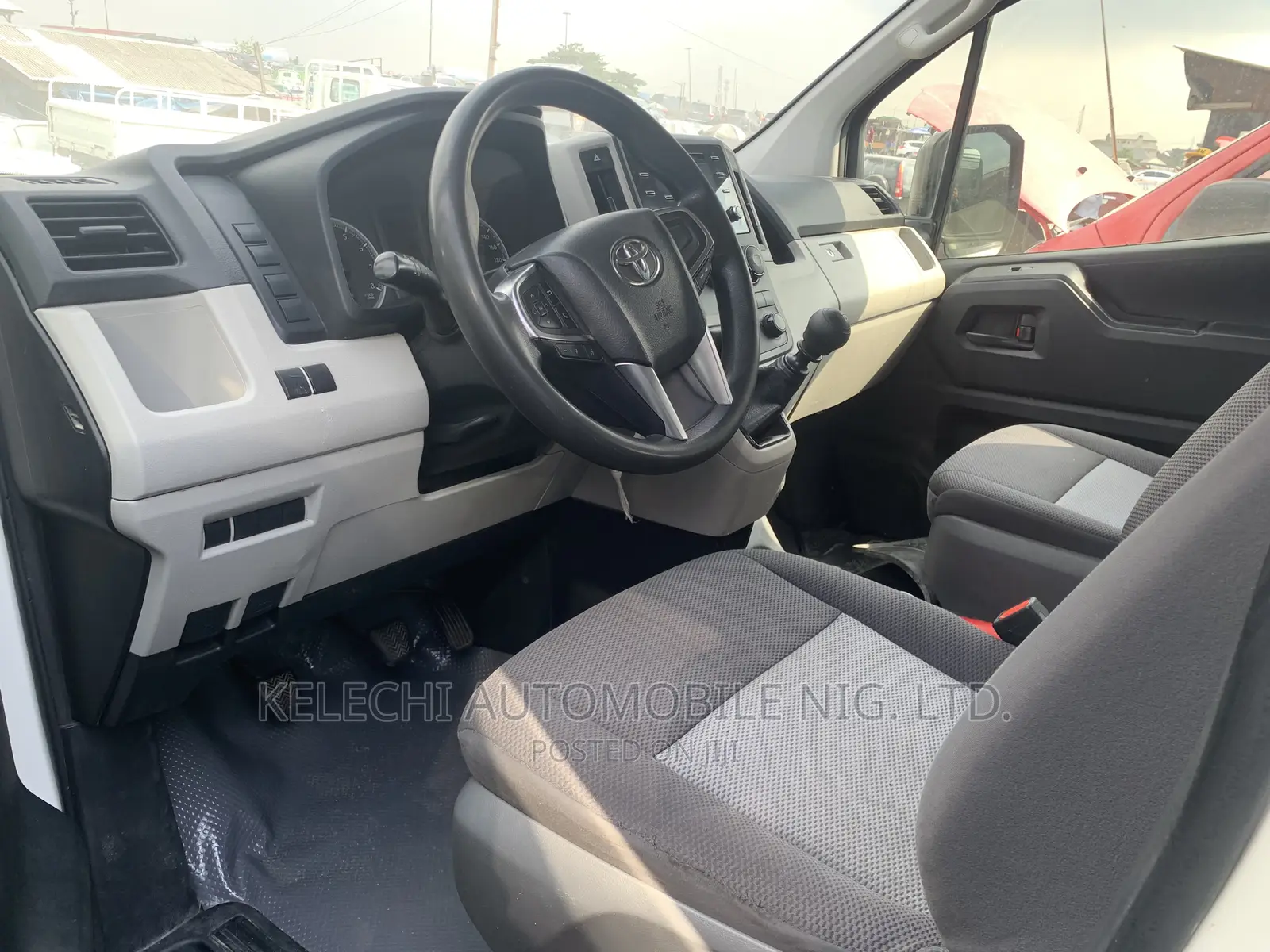 Toyota HiAce 2019 White