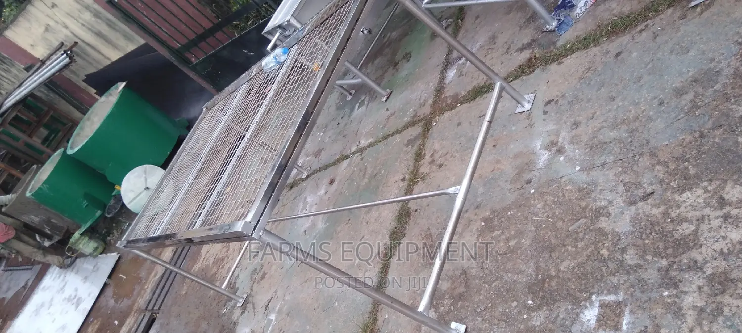 Drip Hanging Table for Chicken Processing.