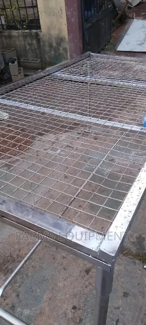Drip Hanging Table for Chicken Processing.