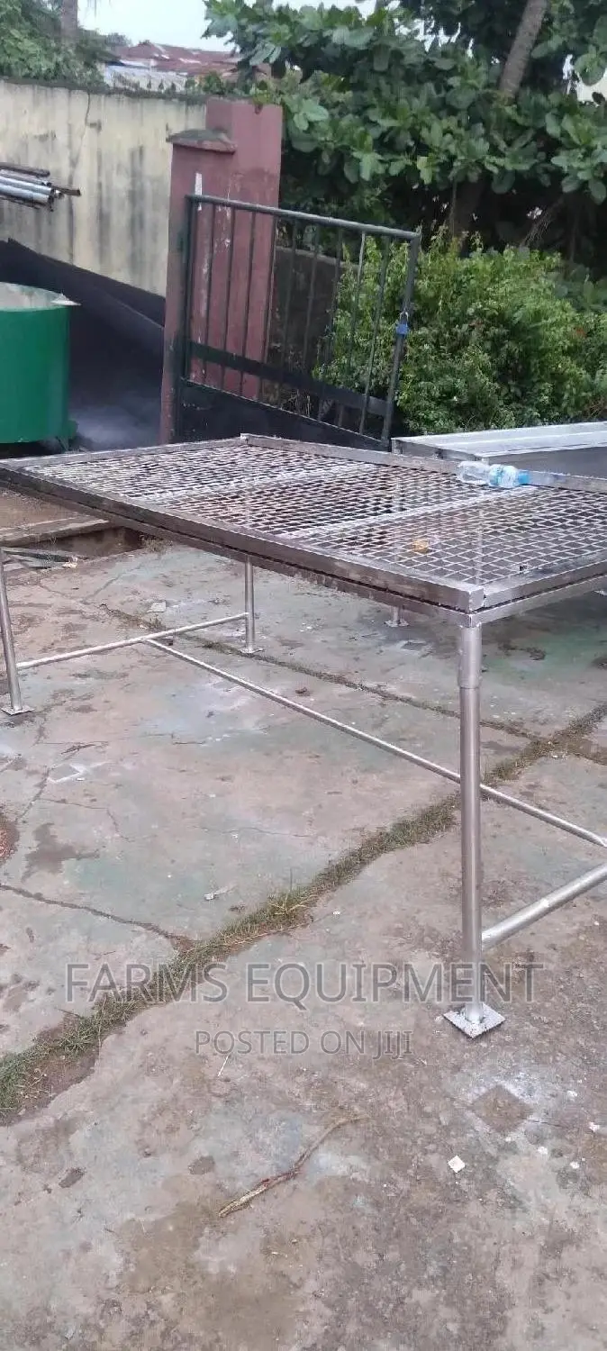 Drip Hanging Table for Chicken Processing.