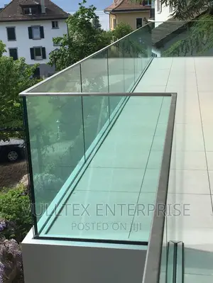 Exquisite Balcony. Glass Rail.