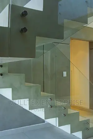 Plain. Glass Staircase Rail.