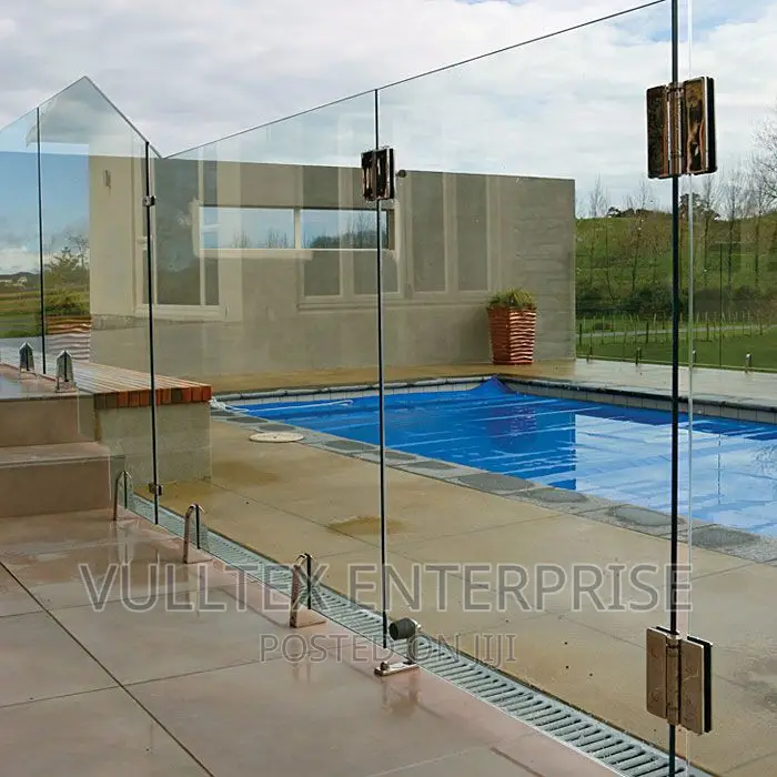 Pool Side Glass Rail