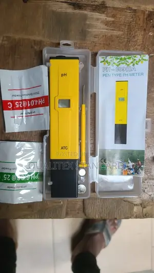 Pen Type Ph Meter With Ph Solutions