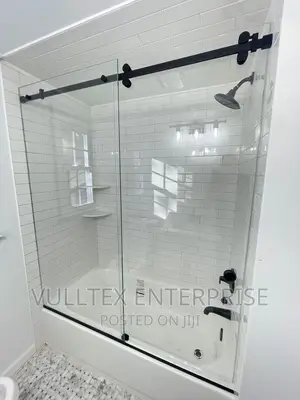 Plain Glass Bath Cubicle