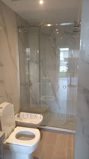 Bath Glass. Cubicle
