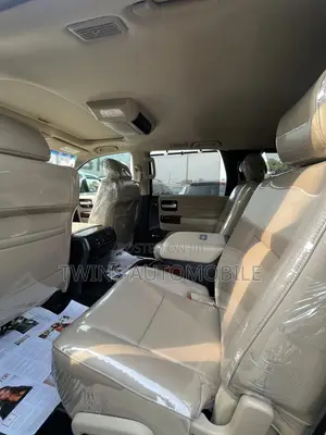 Toyota Sequoia Platinum 4x4 2018 Black