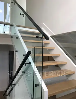 Glass Staircase Rail With Black Fittings