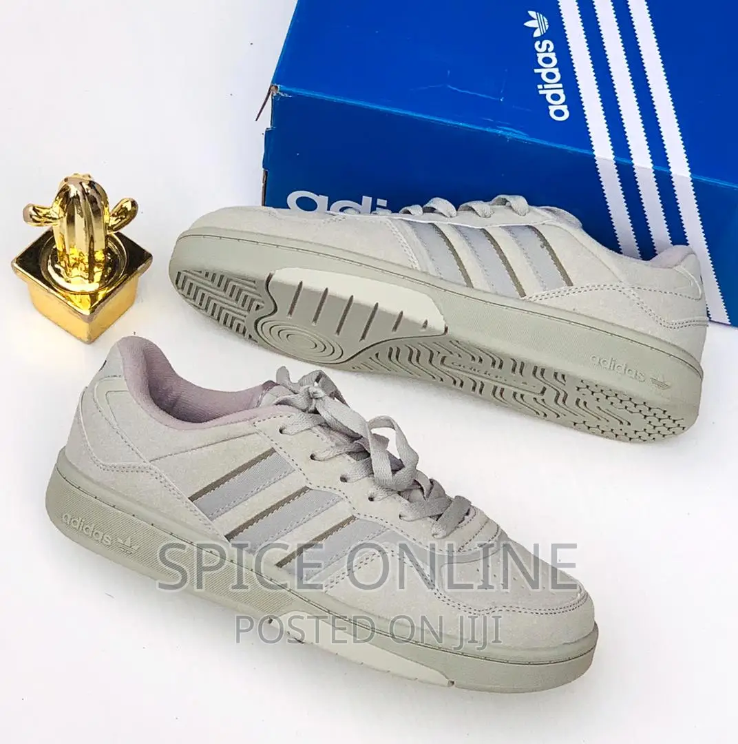 TM: Adidas Sneakers