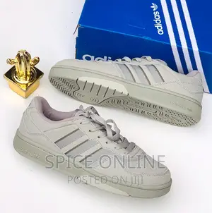 TM: Adidas Sneakers