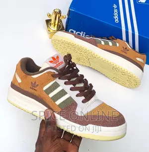 TM: Adidas Sneakers