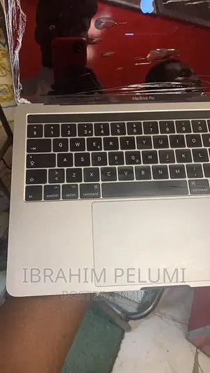 Laptop Apple MacBook Pro 2017 8GB Intel Core I5 SSD 256GB