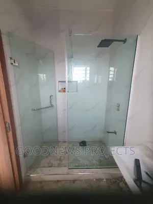 Frame Less Hinger Shower Glass