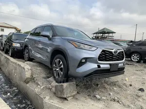 Toyota Highlander XLE AWD 2020 Blue