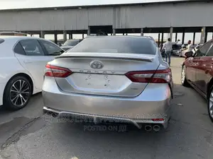 Toyota Camry 2018 Silver