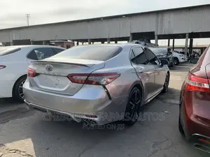 Toyota Camry 2018 Silver