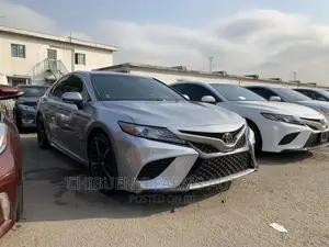 Toyota Camry 2018 Silver