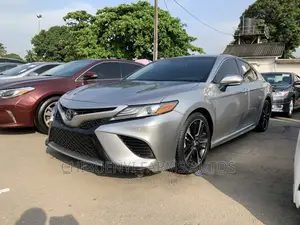 Toyota Camry 2018 Silver