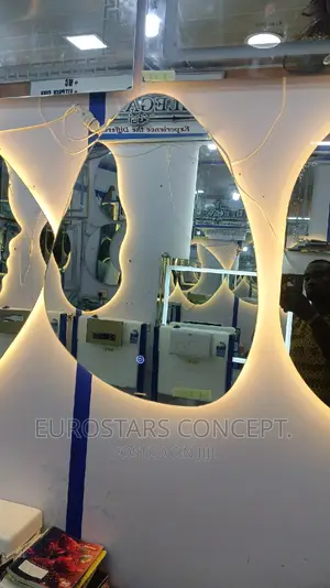 Shapeless Mirror With Lights