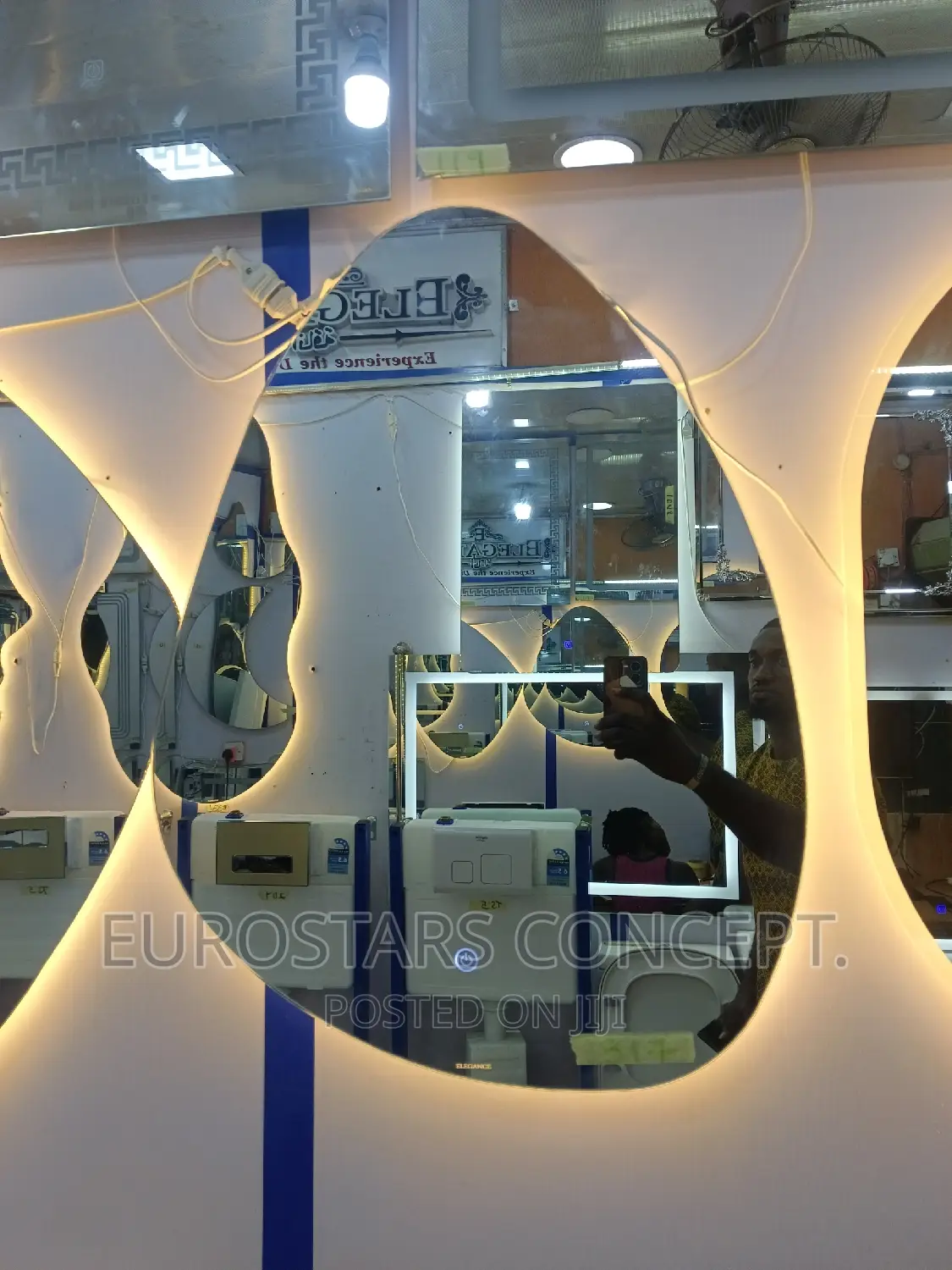 Shapeless Mirror With Lights