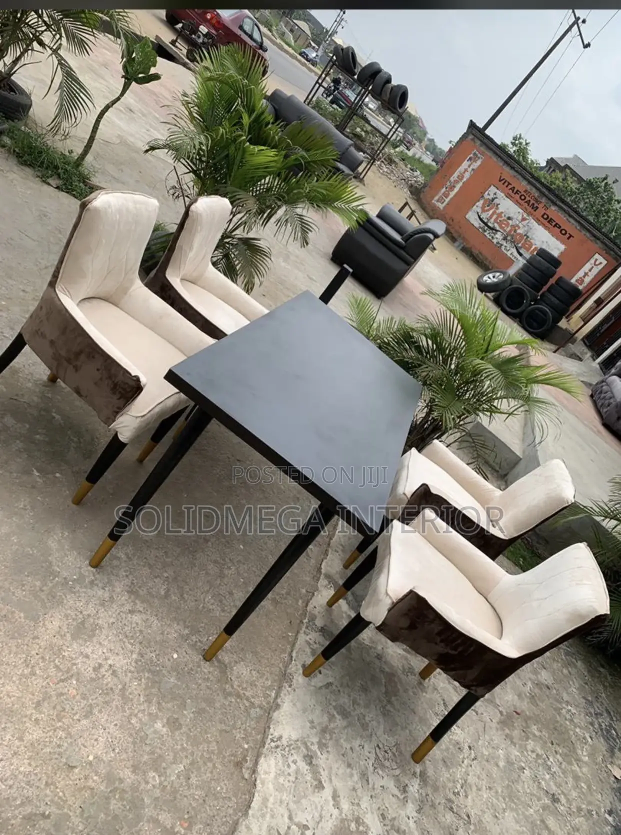 Solid Interior 4 Seater Dining