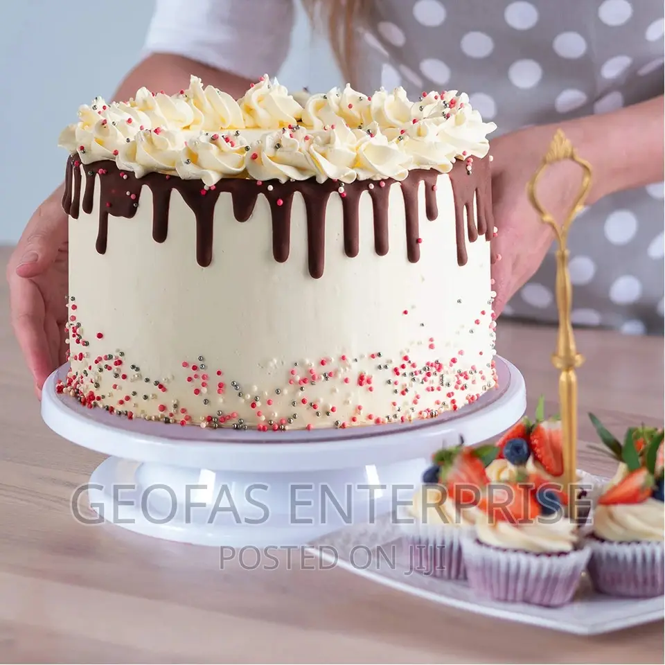 6 Pieces of Cake Decorating Tools With Cake Turntable