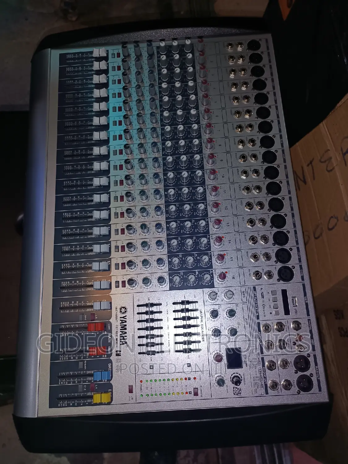 Yamaha 16channels Mixer