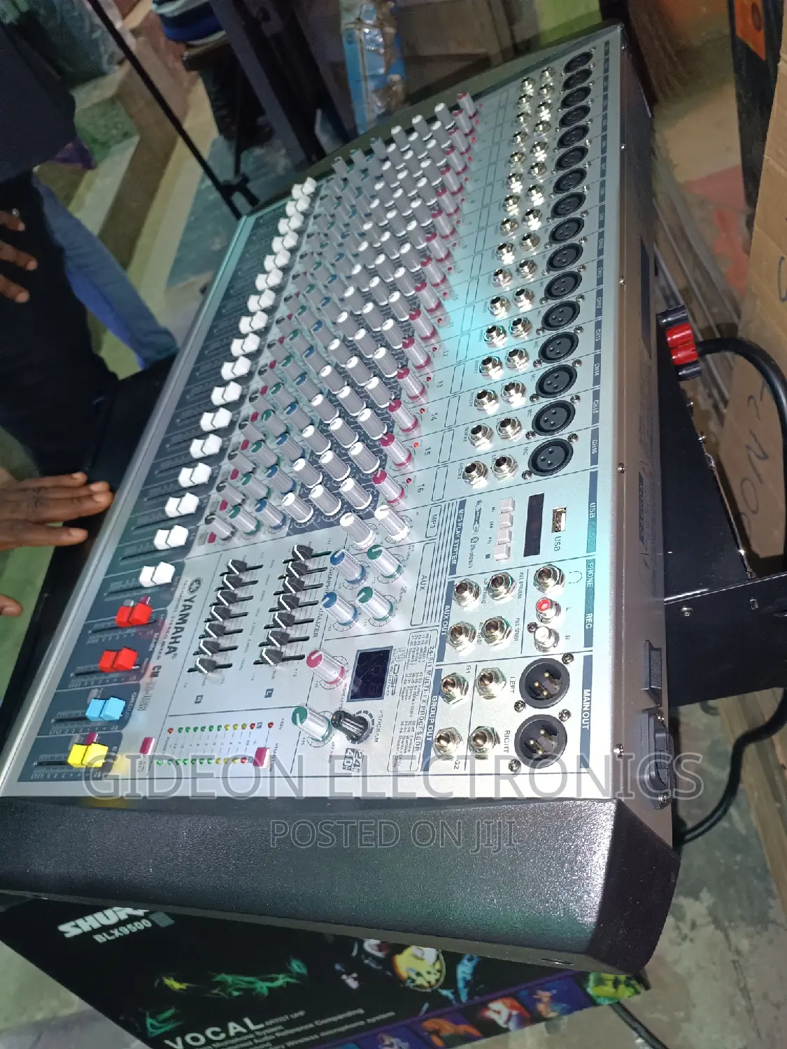 Yamaha 16channels Mixer