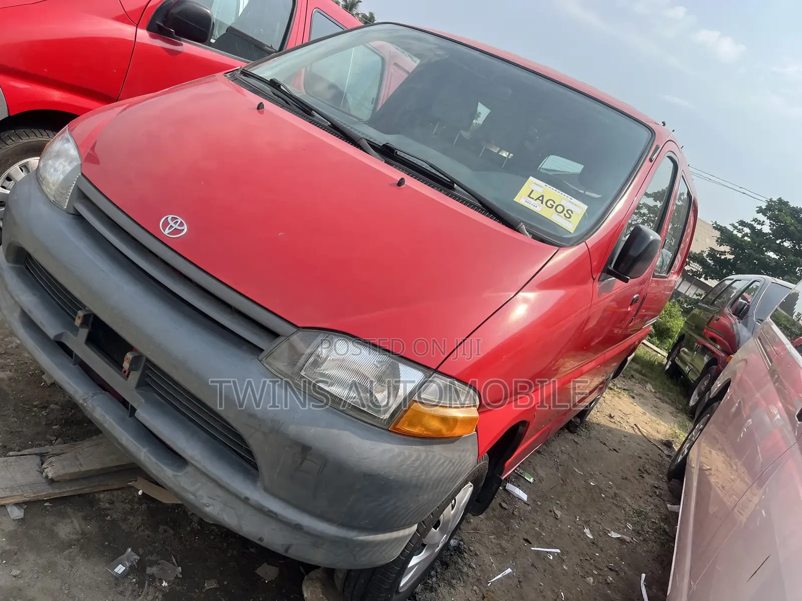 Toyota HiAce 2005 Red