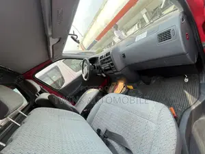 Toyota HiAce 2005 Red