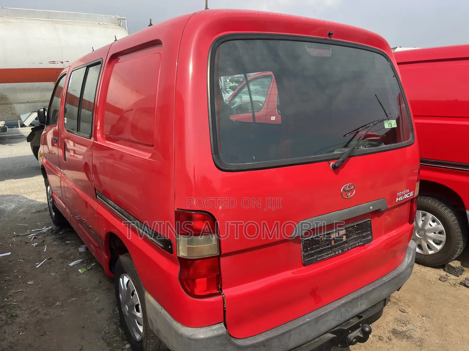 Toyota HiAce 2005 Red