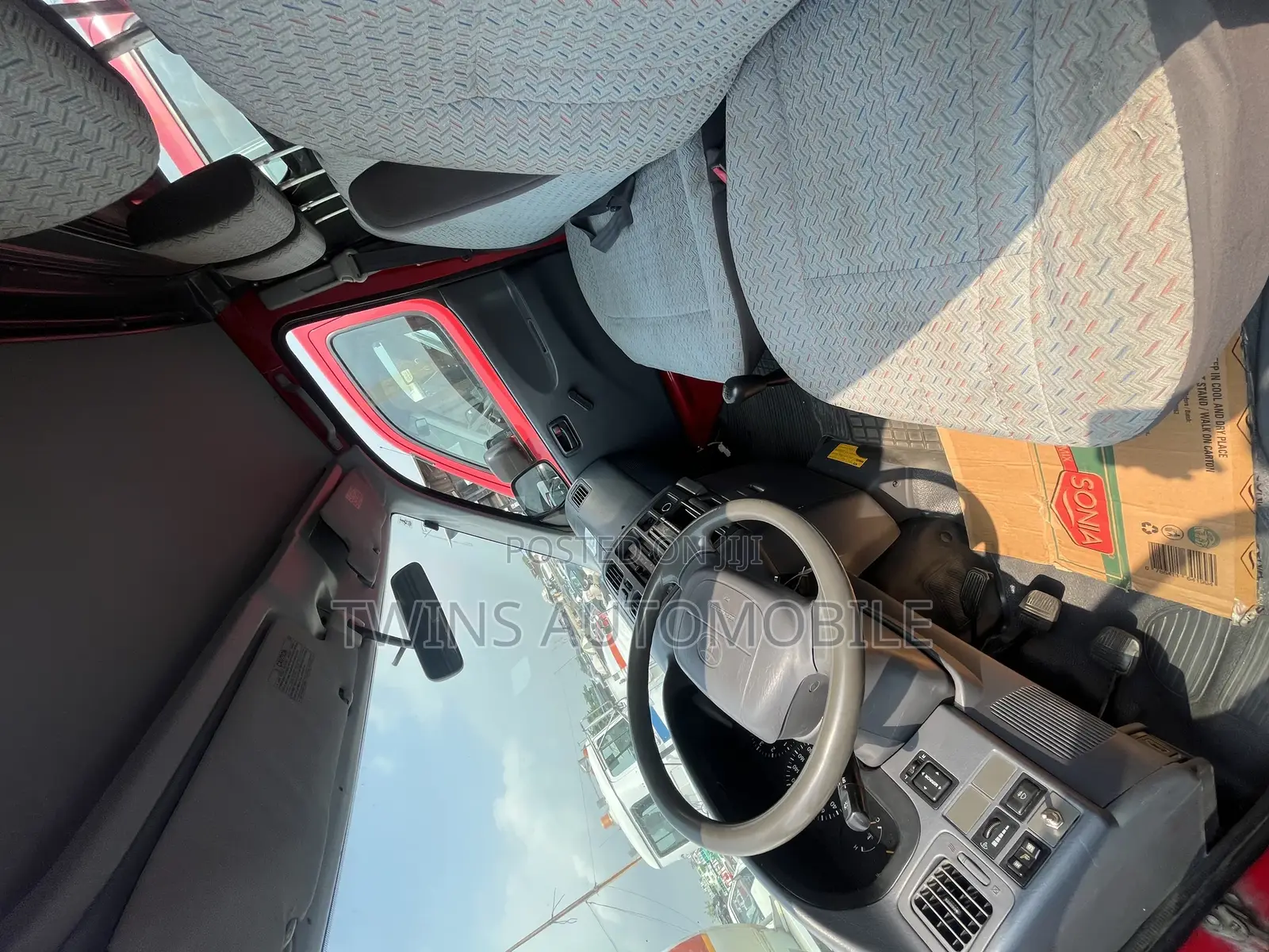 Toyota HiAce 2005 Red